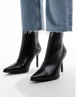 Elvio heeled ankle boots in black