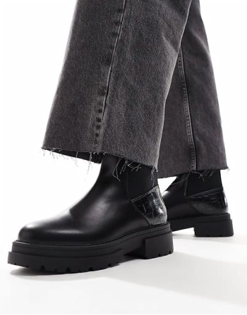 ‌Stylish ankle boots with croc detail in black