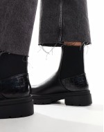 ‌Stylish ankle boots with croc detail in black