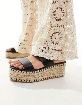 thong espadrille sandals in black
