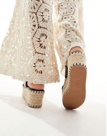 thong espadrille sandals in black