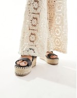 thong espadrille sandals in black