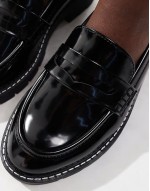chunky loafer with stitching in black
