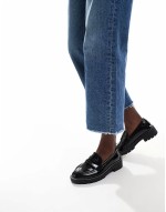 chunky loafer with stitching in black